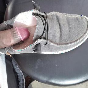 mechanic found teacher&#039;s shoes in front floorboard in her car