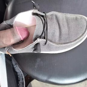 mechanic found teacher&#039;s shoes in front floorboard in her car