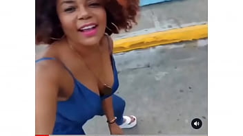 Humorista Dominicana Chedy Garc&iacute_a se descuida y muestra sus senos en Directo, Mama ta piedra