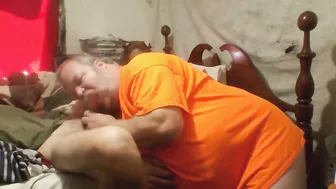 Amateur bear sucks off strangers from Craigslist