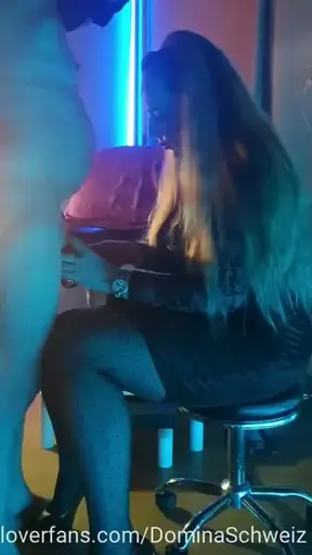 🇬🇧 Slave is locked in chastity belt by me indefinitely. Full-length clip included in subscription. 🇩🇪 Sklave wird von mir auf unbestimmte Zeit in Keuschheitsgürtel eingesperrt. Clip in voller Länge i…