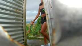 grabando latinas en vestidor publico