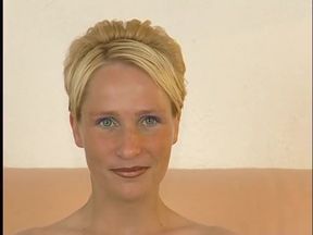 Blonde cutie dildoing her cunt in vintage solo video