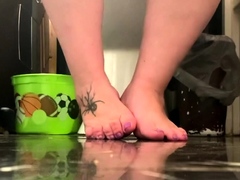 Amateur BBW Bathroom Fetish