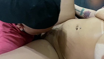 - DUAS SAFADAS REBOLANDO A RABA E CHUPANDO MEU CACETE , LOURA E MORENA