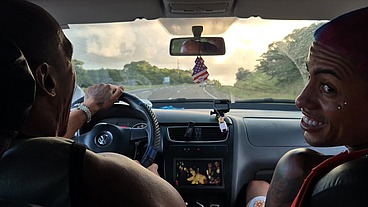 Transando com duas amigas sem camisinha dentro do carro em movimento - Lunna geek, Loira Luxx, Pitbull Porn, Brinquedo Ator, Joao O Safado ( PARTE 1 )