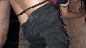 ¡Chica caliente en la calle después de la fiesta! No aguante ni 3 minutos cuando abrió las piernas.