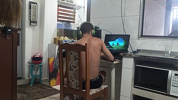 NERD TWINK PEGA O TÉCNICO DE INTERNET QUE FAZ VISITA EM SUA CASA