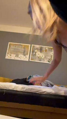 Russian model sucks her toes and licks her soles 😋😋😋