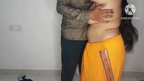 STEPMOM SON ROMANCE IN THE ABSENCE OF THE FATHER IN HINDI.