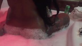 Eating Brunette's Big Ass in the Bathtub