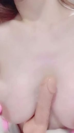 ディルドでヌルヌル ゴム手でパイずり　おちんちんが欲しくてたまらない美巨乳変態お