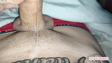HOMEM SEXY TATUADO FILMA EJACULAÇÃO