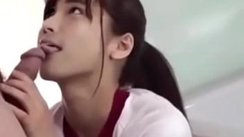 インストラクターがシャワールームに〜