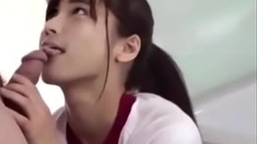 インストラクターがシャワールームに〜