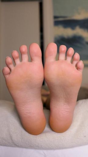 WIGGLING AND FLEXING MY FEET IN YOUR FACE - HORIZONTAL HD