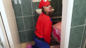 Super Mario Pegs Princess Peach in the Toilet
