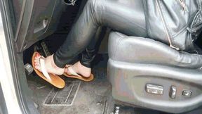 Flip flops on the pedals of the car WMV(1280x720)FHD