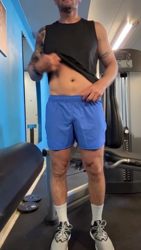 Amateur homemade video features a guy with a big cock getting his ass cut while