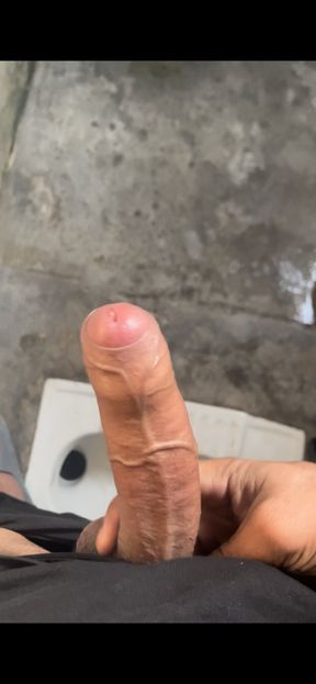 Giving a good handjob to my muscular dick