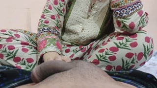 Smoker Girl Give Me Tight Handjob-Com iN👌