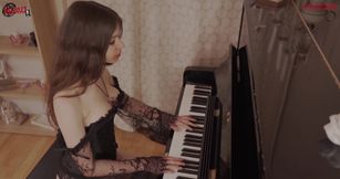 He seduces his gorgeous stepsister as she plays the piano