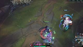 Jogando League Of Legends enquanto é fodida pelo namorado (Leah Gotti, Stacy Cruz)