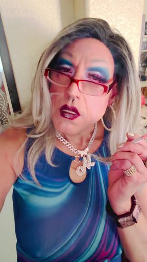 Marilyn In Love Smoking Fetish Tease