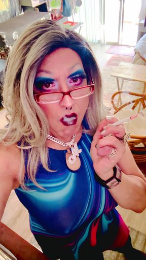 Marilyn In Love Smoking Fetish Tease