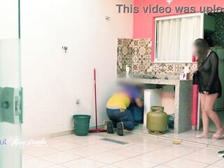 Hawt wife Thay Ksada gets without the shower and greets the delivery guy in just a nightgown