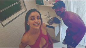 Estranho entrou banheiro feminino da discoteca e acabou fodendo a casada