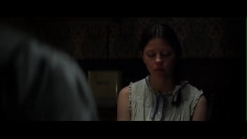 pearl 2022 safada caindo na vara do espantalho pauzudo