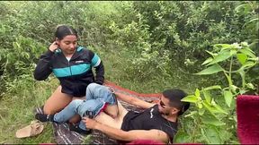 Un paseo por el bosque termin&oacute_ con un polvo repentino y muy caliente - porno espa&ntilde_ol