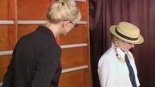 女子高生コスプレイヤーが学校でオナニーして教師にお仕置きされる