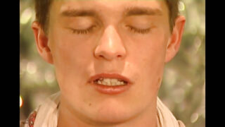 Lækker hjemmelavet klip af amatør bøsser, der deler blowjobs før anal knuder