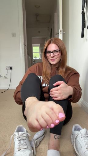 Shoes &amp; Sock Removal Barefeet JOI