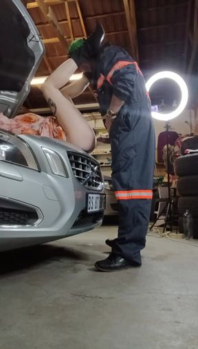 My Car Broke Down and Had a Horny Mechanic Helping Me to Fix the Car