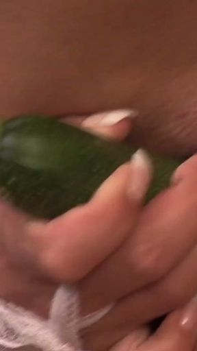 Teen girl fucking on the holiday beach   Clip 2