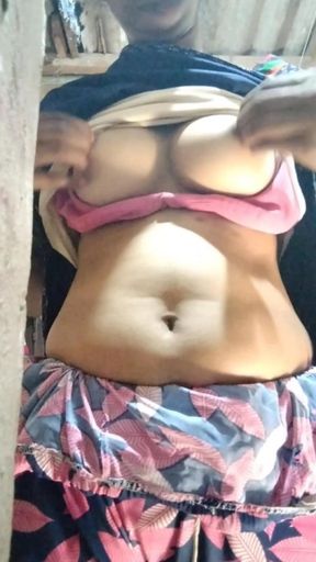 indian Malayali step sister showing her thick nipples and big ass mallu