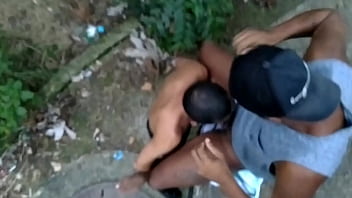 Fui na trilha e soquei meti rola no carinha que tava l&aacute_
