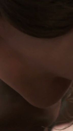 Brunettes Teen wird von Ebony so hart gefingert das sie abspritzt   Clip 1