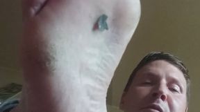 You loser , have to sniff my feet !