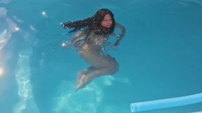 Touching myself in the swimming pool and blowing bubbles