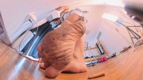 VR360 ERER's dirty feet trample on the dwarf POV toe clip 1