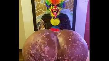 Victoria Cakes give Gibby The Clown a great birthday present