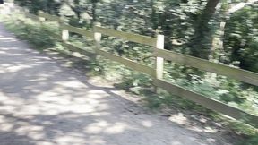 viens me voir me deshabiller sur le chemin pendant que des joggeurs passent