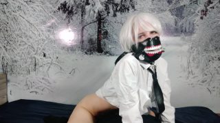 Ken Kaneki cosplayer làm cho mình xuất tinh trên gối của cô ấy