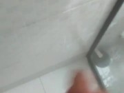 Una ducha después de coger al taxista que me trajo