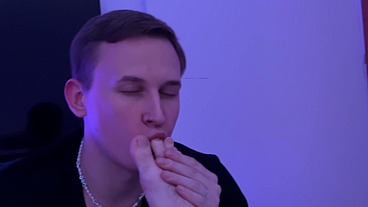 Hungry Foot Fetishist Eating my Smelly Feet & Lick them Clean [4K]