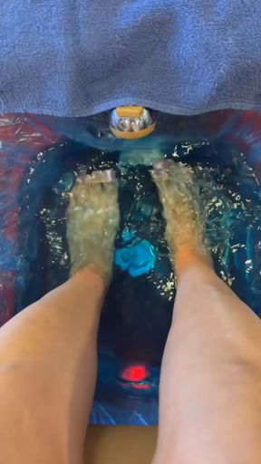 LOY00002 Watch me get a pedicure and leg massage  🥰🤩🥰
